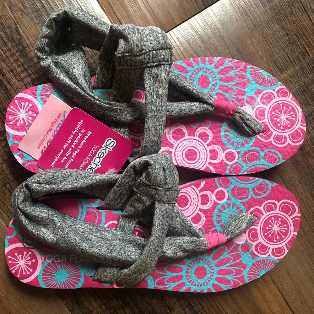 NWT SKETCHERS YOGA FOAM SANDALS (Girls) SZ 2